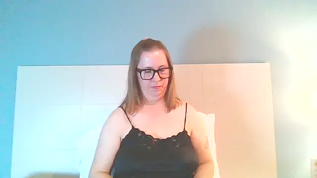 SweetandNaughty1 online show from March 17, 6:18 am