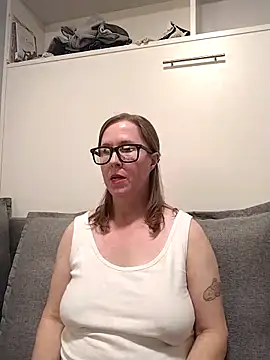 SweetandNaughty1 online show from December 3, 3:03 am