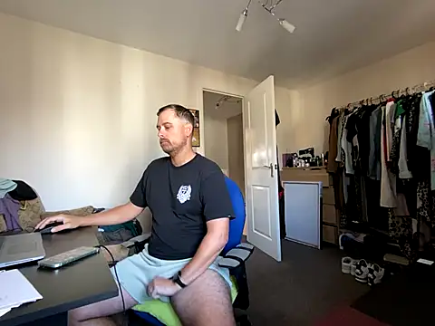 Snapshot of Kramer023 chatting on September 24, 9:23 am Kramer023 online show from September 24, 9:23 am