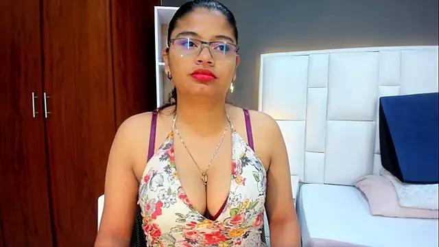 Snapshot of yeral2017 chatting on November 26, 1:01 pm yeral2017 online show from November 26, 1:01 pm