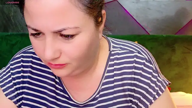 Snapshot of AleshaArabian chatting on December 23, 8:14 pm AleshaArabian online show from December 23, 8:14 pm