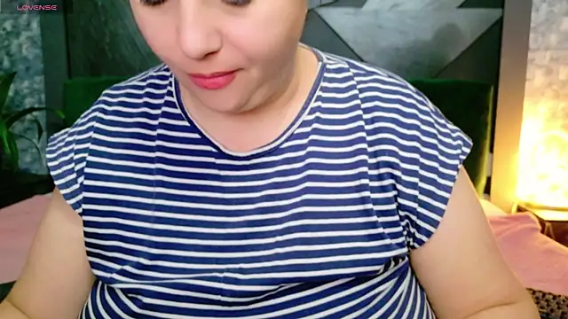 Snapshot of AleshaArabian chatting on January 3, 8:32 pm AleshaArabian online show from January 3, 8:32 pm