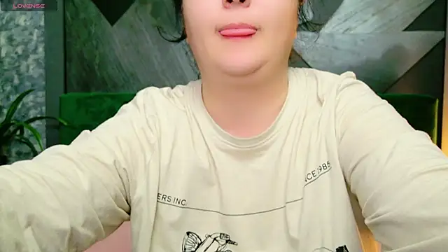 Snapshot of AleshaArabian chatting on January 14, 8:15 pm AleshaArabian online show from January 14, 8:15 pm