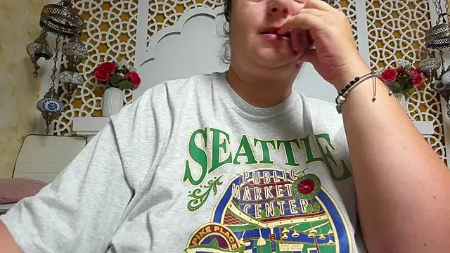 Snapshot of AleshaArabian chatting on September 18, 2:35 am AleshaArabian online show from September 18, 2:35 am
