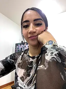 Snapshot of EmmyEvans1 chatting on October 23, 7:34 pm EmmyEvans1 online show from October 23, 7:34 pm