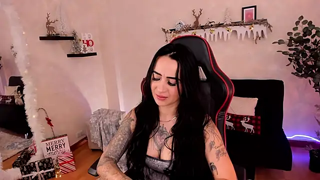 Snapshot of EmmyEvans1 chatting on November 13, 7:46 pm EmmyEvans1 online show from November 13, 7:46 pm