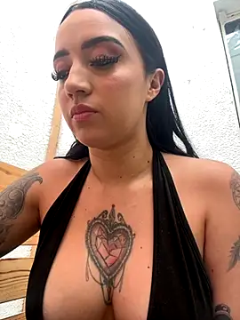 Snapshot of EmmyEvans1 chatting on December 4, 7:33 pm EmmyEvans1 online show from December 4, 7:33 pm