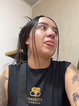 Snapshot of EmmyEvans1 chatting on December 16, 5:29 pm EmmyEvans1 online show from December 16, 5:29 pm