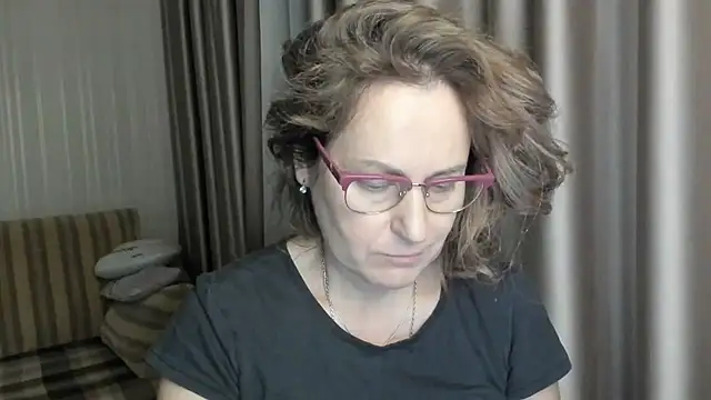 lauraoven online show from December 30, 7:11 pm