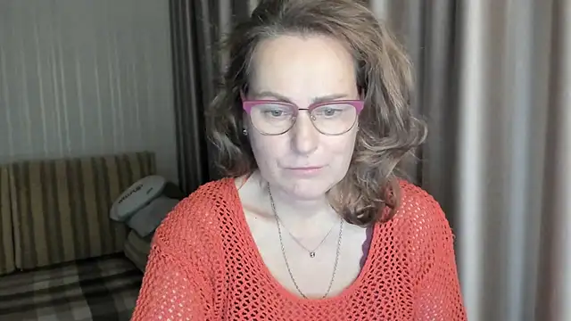 lauraoven online show from January 8, 3:28 pm