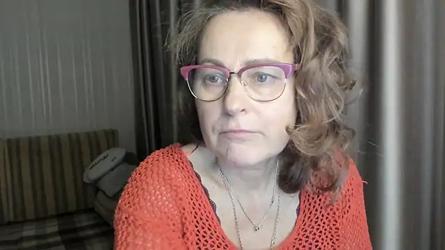 lauraoven online show from January 9, 6:04 pm