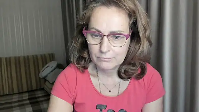 lauraoven online show from January 11, 2:15 pm