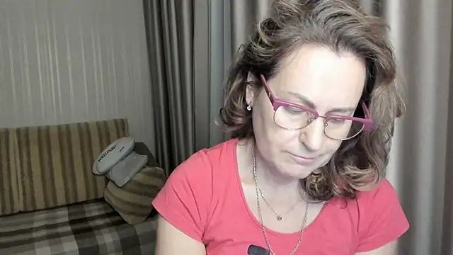 lauraoven online show from January 12, 3:03 pm