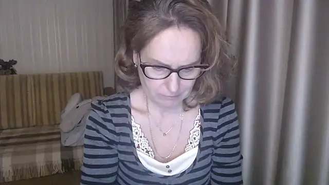 lauraoven online show from February 13, 5:44 pm