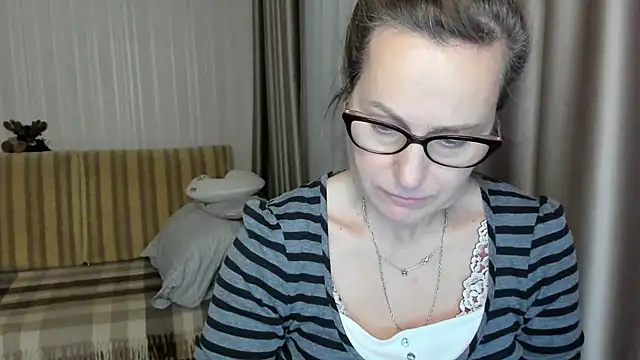 lauraoven online show from February 18, 4:26 pm