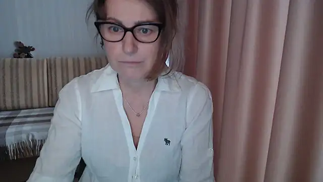 lauraoven online show from February 25, 8:58 am