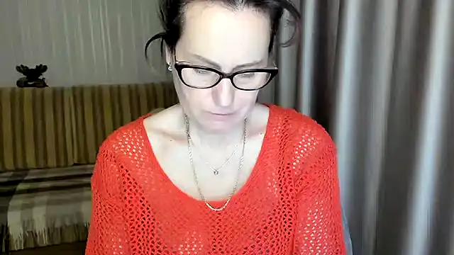 lauraoven online show from March 5, 5:50 pm