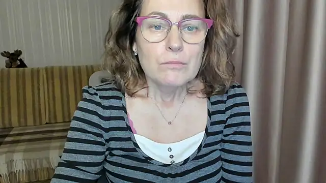 lauraoven online show from March 18, 1:31 pm