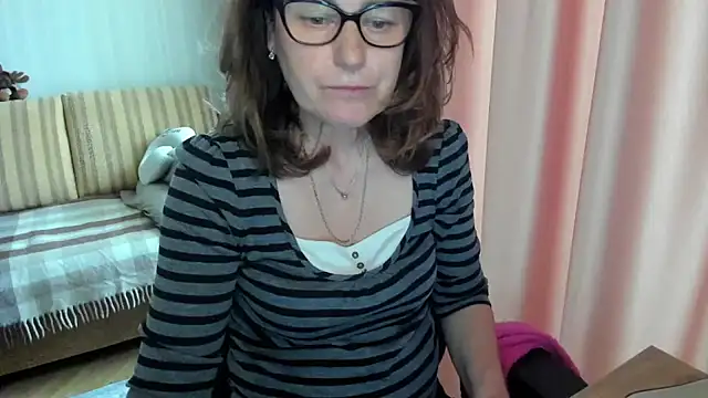 lauraoven online show from May 3, 9:59 am