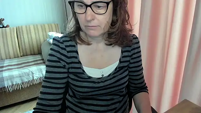 lauraoven online show from May 4, 8:43 am
