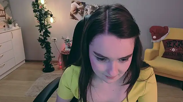 Snapshot of CloudGrace chatting on December 18, 3:23 am CloudGrace online show from December 18, 3:23 am