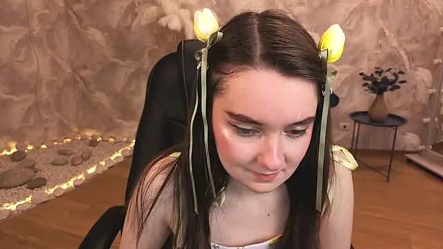 Snapshot of CloudGrace chatting on February 24, 6:17 pm CloudGrace online show from February 24, 6:17 pm