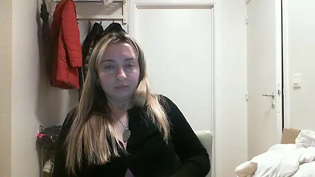 SusanCurt online show from December 3, 8:56 am