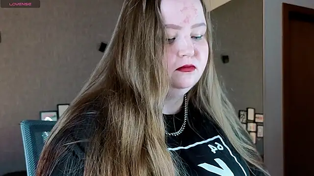 EMMA  CONNOR online show from October 20, 5:24 pm