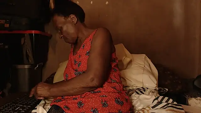 NaughtyGranny online show from February 12, 12:33 pm