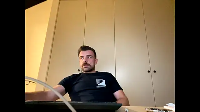 Snapshot of mrbigballs chatting on October 12, 8:41 pm mrbigballs online show from October 12, 8:41 pm