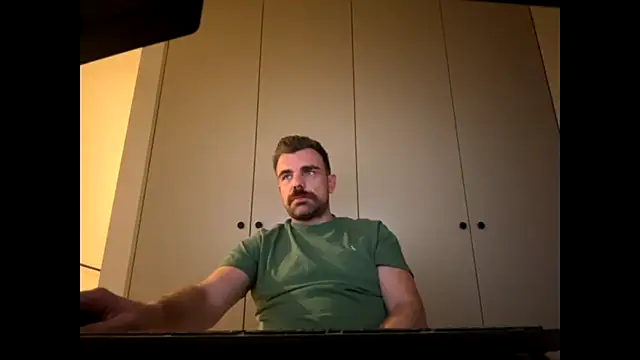 Snapshot of mrbigballs chatting on November 7, 9:15 pm mrbigballs online show from November 7, 9:15 pm