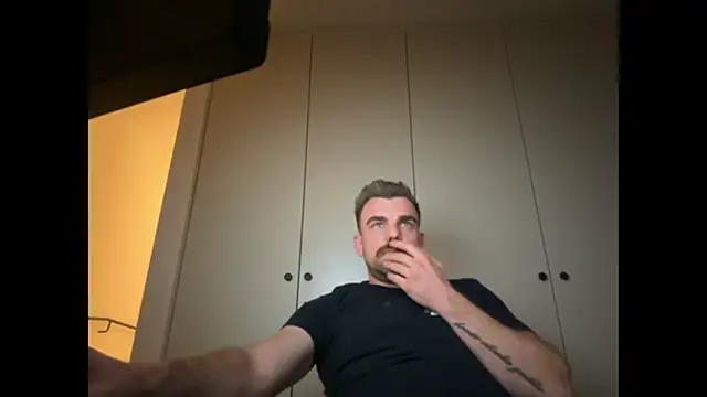 Snapshot of mrbigballs chatting on December 2, 8:26 pm mrbigballs online show from December 2, 8:26 pm