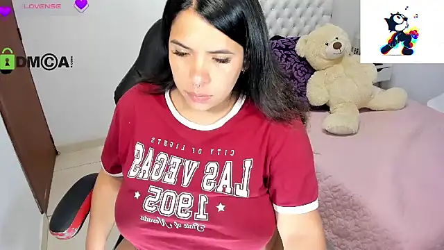 Snapshot of Karlathompson chatting on February 12, 12:27 am Karlathompson online show from February 12, 12:27 am