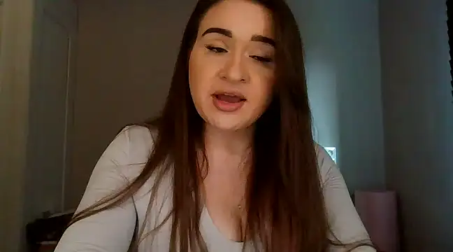 Snapshot of avajade chatting on December 4, 12:47 pm avajade online show from December 4, 12:47 pm