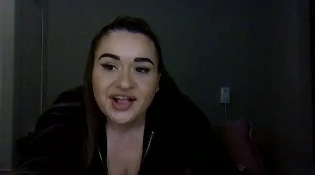 Snapshot of avajade chatting on December 5, 3:28 pm avajade online show from December 5, 3:28 pm
