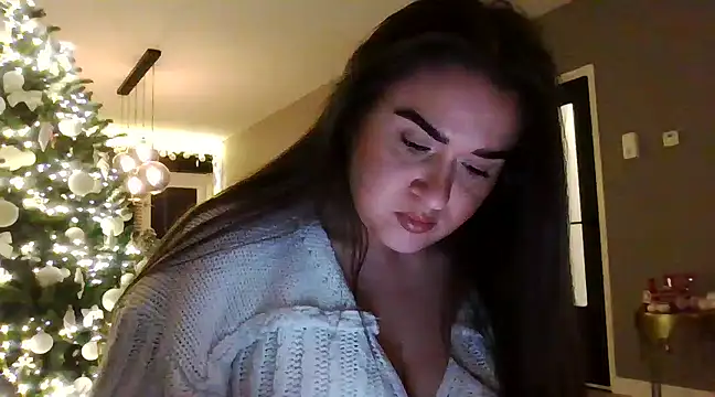 Snapshot of avajade chatting on December 10, 6:49 pm avajade online show from December 10, 6:49 pm