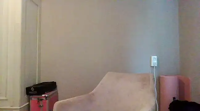 Snapshot of avajade chatting on March 11, 2:29 pm avajade online show from March 11, 2:29 pm