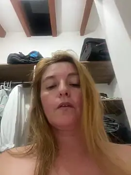 Snapshot of moniquerainx chatting on February 10, 5:36 am moniquerainx online show from February 10, 5:36 am