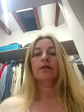 Snapshot of moniquerainx chatting on December 14, 11:42 pm moniquerainx online show from December 14, 11:42 pm