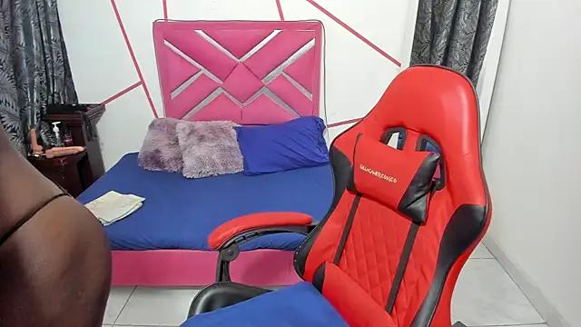 Snapshot of stNatashaBrunette chatting on October 15, 5:07 am stNatashaBrunette online show from October 15, 5:07 am