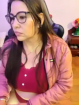 esmeralda milf online show from February 25, 8:18 pm