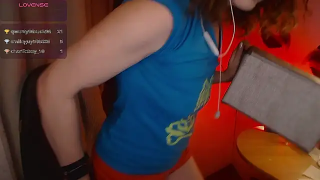 Snapshot of JohansonKatie chatting on January 6, 12:59 am JohansonKatie online show from January 6, 12:59 am