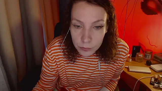 Snapshot of JohansonKatie chatting on January 17, 6:47 am JohansonKatie online show from January 17, 6:47 am