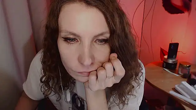 Snapshot of JohansonKatie chatting on January 27, 2:42 am JohansonKatie online show from January 27, 2:42 am