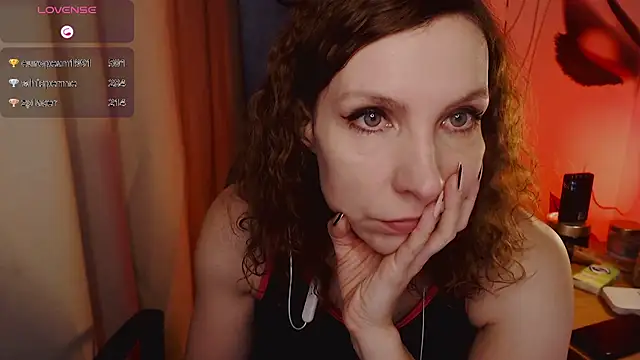 Snapshot of JohansonKatie chatting on February 4, 6:36 am JohansonKatie online show from February 4, 6:36 am