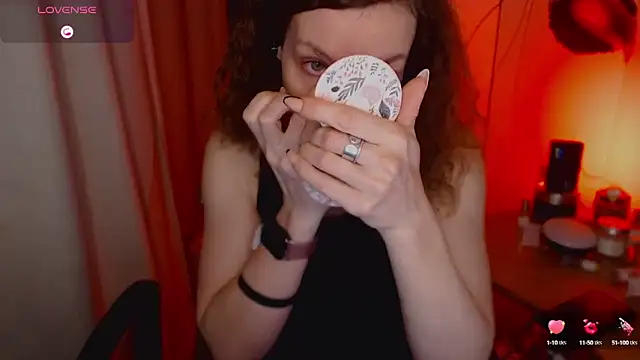 Snapshot of JohansonKatie chatting on February 9, 1:11 am JohansonKatie online show from February 9, 1:11 am