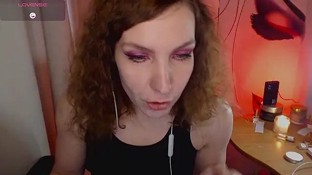 Snapshot of JohansonKatie chatting on February 9, 12:52 pm JohansonKatie online show from February 9, 12:52 pm