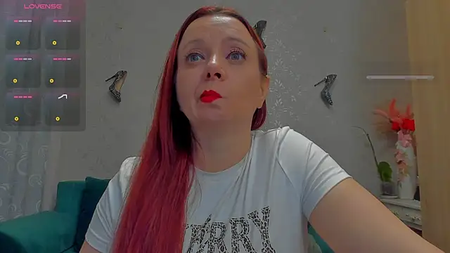 Snapshot of emilianna666 chatting on November 29, 1:47 pm emilianna666 online show from November 29, 1:47 pm