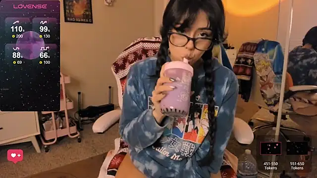 Snapshot of Evie-Luna chatting on December 5, 12:52 am Evie-Luna online show from December 5, 12:52 am