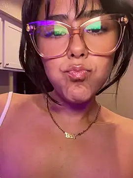 Snapshot of Evie-Luna chatting on February 25, 5:30 am Evie-Luna online show from February 25, 5:30 am